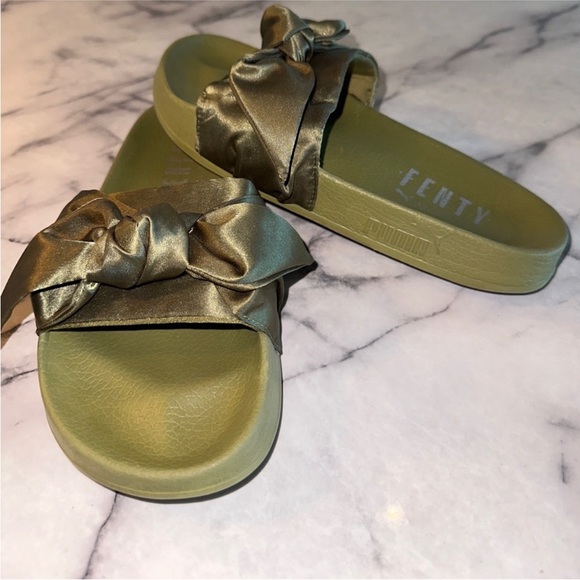 Rihanna Fenty Pool Slides - Picture 2 of 4